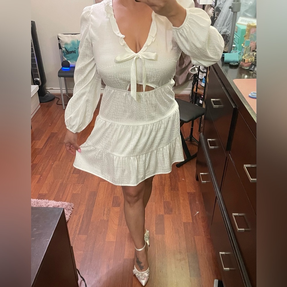 Elegant White Dress with Bow Detail